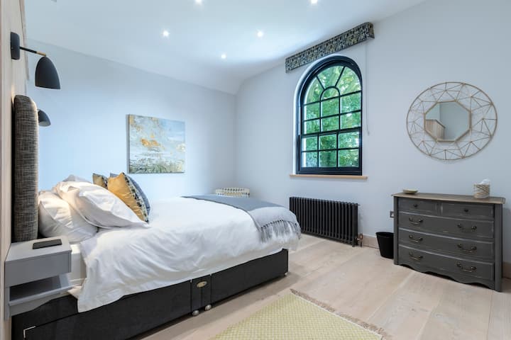 SandiLodge Master Bedroom 