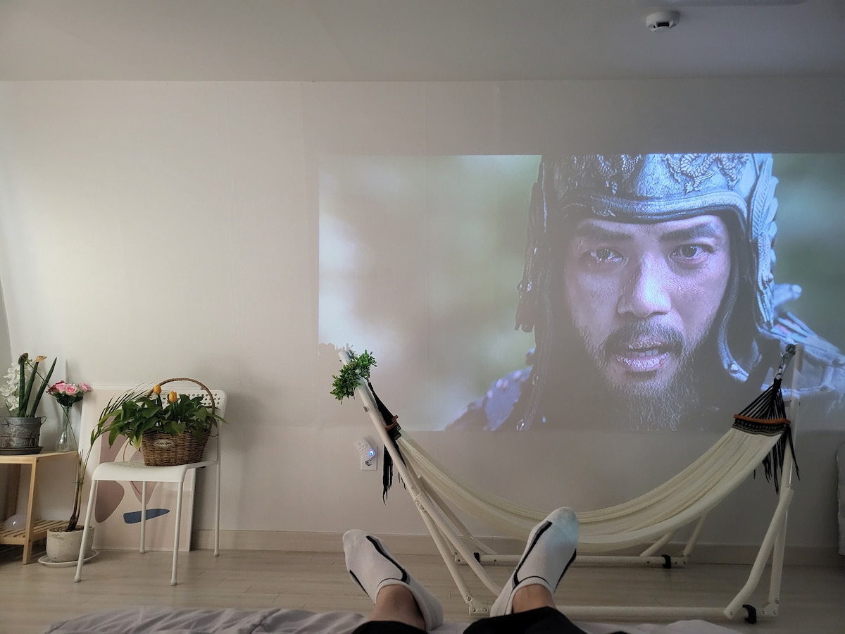 Puedes tumbarte y tomar Netflix frente a ti.