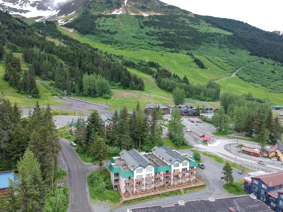 Nestled at the base of Alyeska Resort and walking distance to Jack Sprat, the Sitzmark, The Bake Shop, the Daylodge, Chair 3 & 4, and more