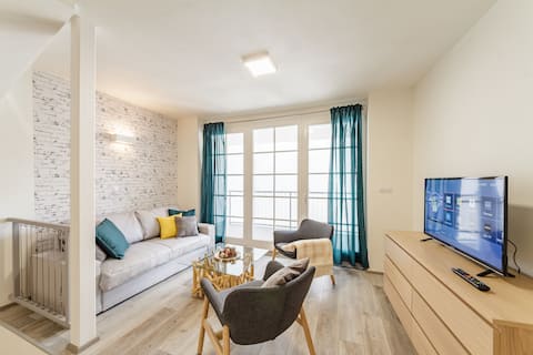 MODERN APARTMENT AT HISTORIC CENTER