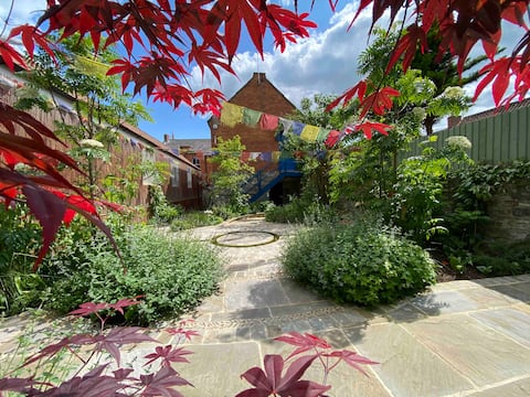 White Rabbit, Entire Home, Crystal Peace Garden