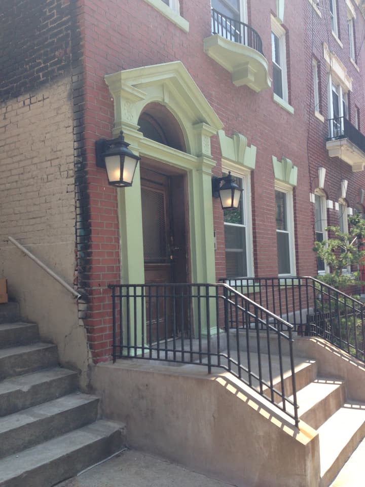 Yankee Stadium Einzelzimmer mit Blick auf den Hinterhof - Airbnb