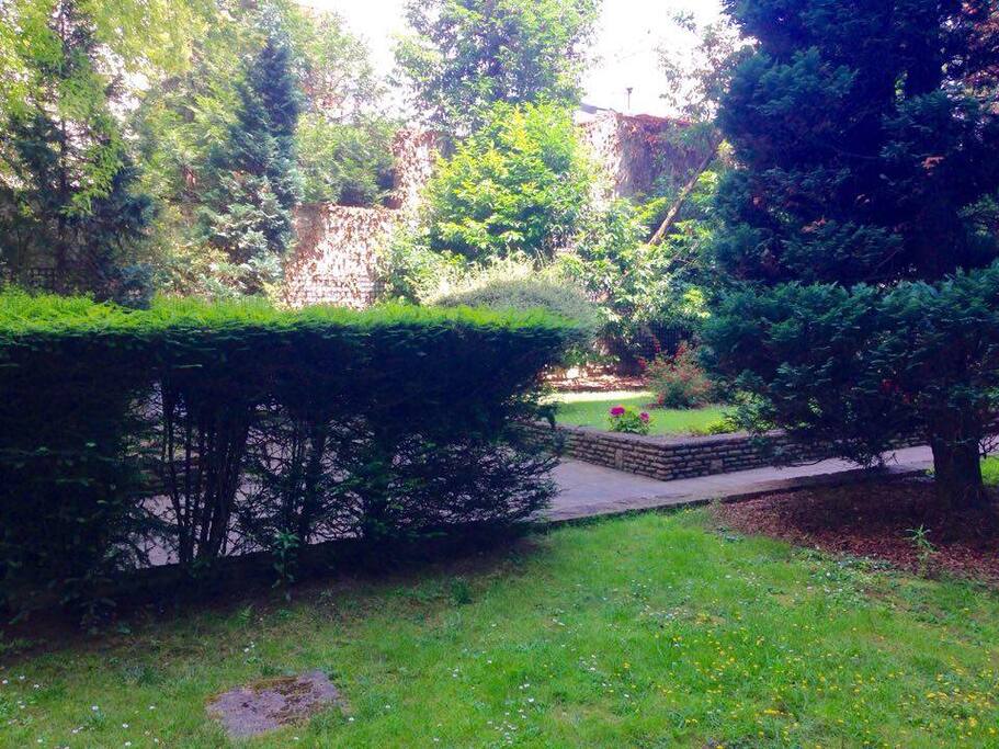 Jardin très agréable accessible de ma fenêtre