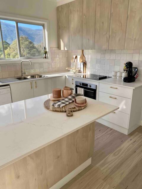 *Clancy's Cottage* Luxury on Talbingo Golf Course