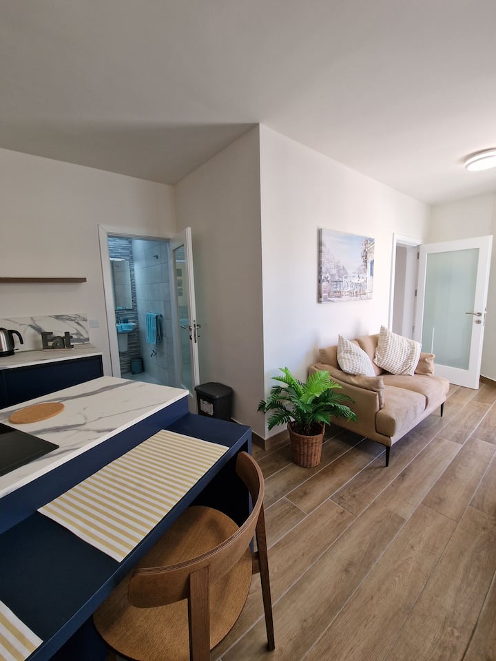 Modern Corner One Bed Apartment - Malta