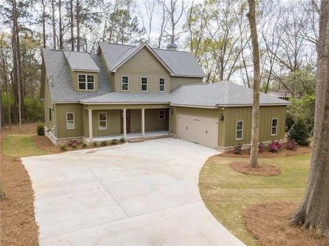 Large House/close to campus with open floor plan