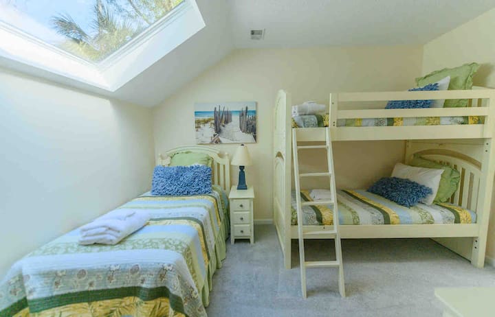 ห้องนอน 4 - เตียงแฝดและเตียงสองชั้น