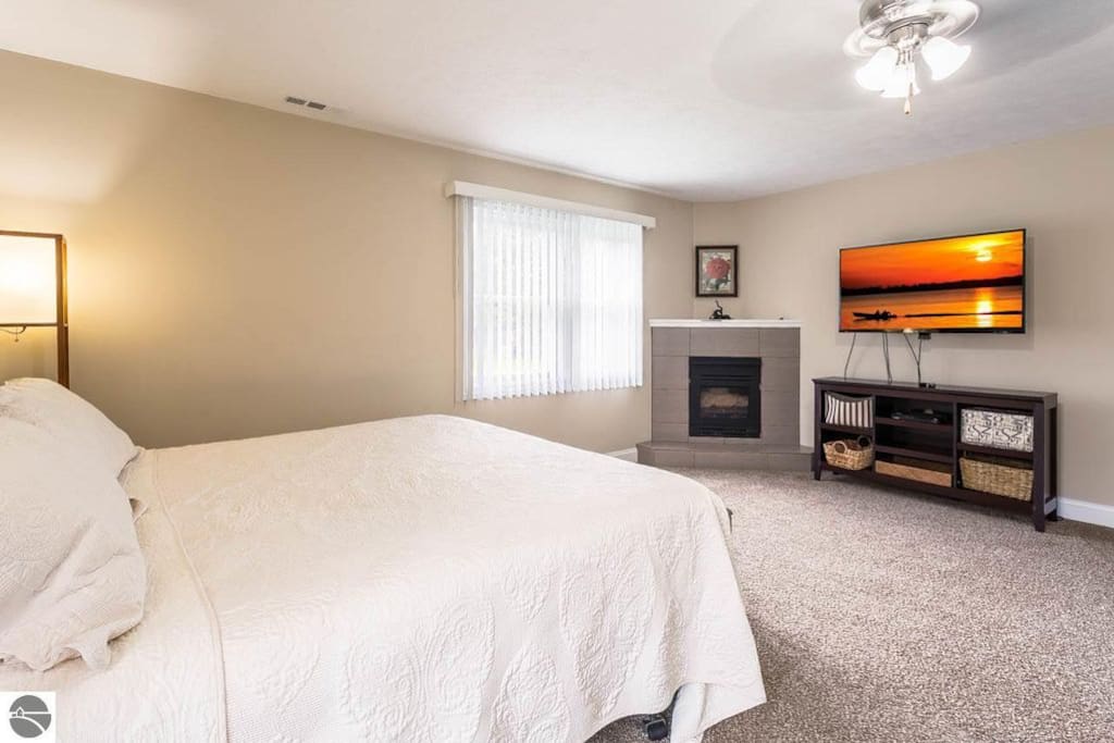 Master Bedroom w/ king size bed