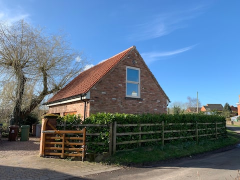 The Hideaway: Farnsfield (5 mins from Southwell)