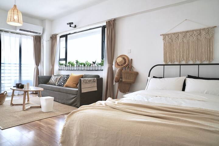 【安泊07】百寸投影|市中心|地铁口|步行太古里IFS十分钟|2站直达宽窄巷子|网红摄影基地