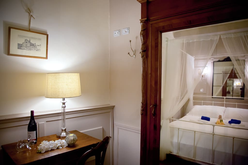 OLTRARNO FLORENCE APARTMENT
Bedroom with double bed
