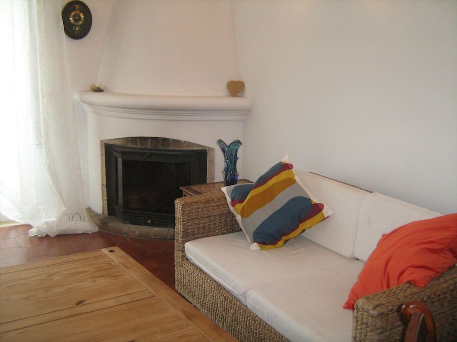 Seating for four and fireplace