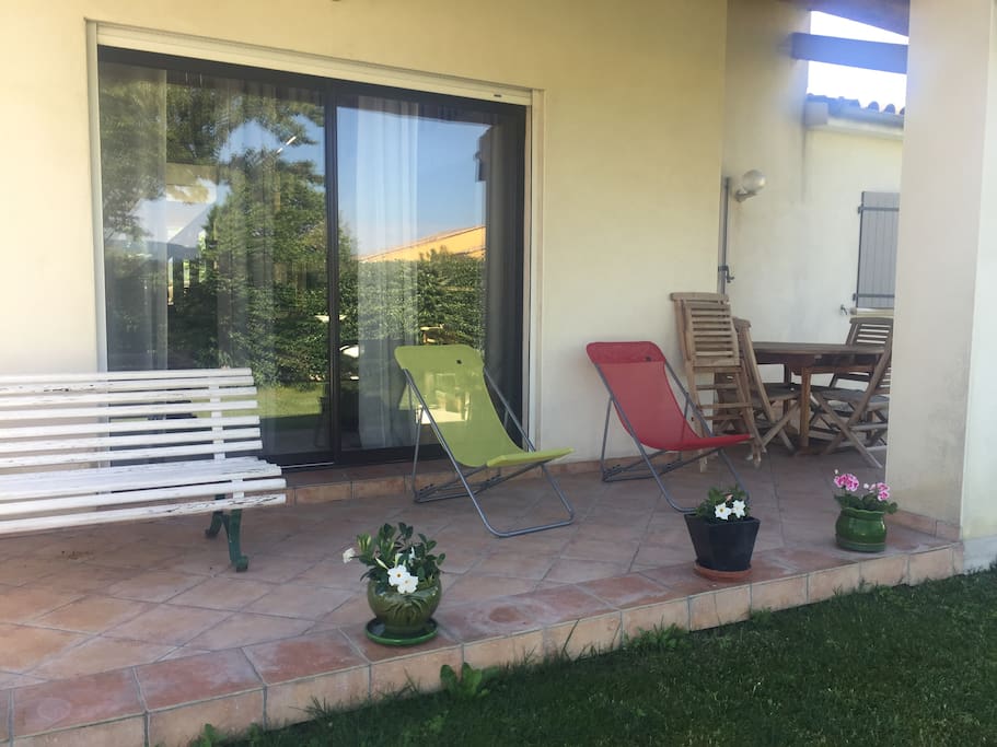 Terrasse sur laquelle vous pourrez prendre votre petit déjeuner