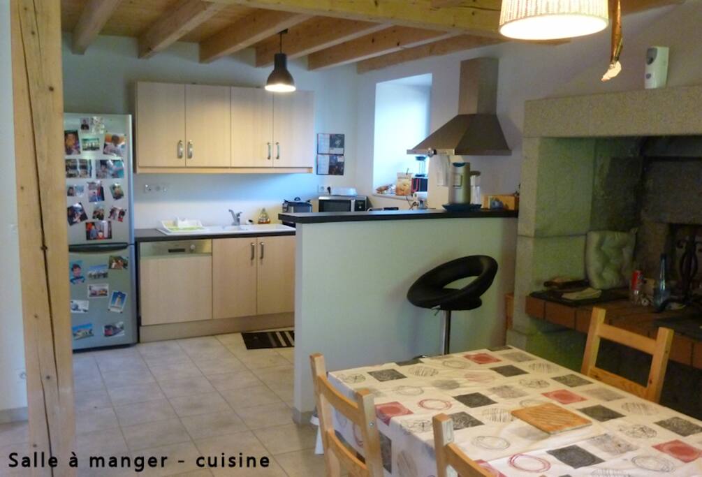 Salle à manger et cuisine ouverte