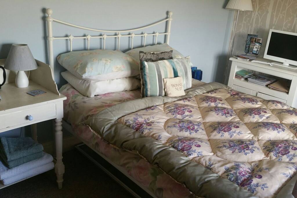 Cotswolds bedroom has a view across the rolling Cotswold hills to the front of the house. Wake up with the countryside at your feet.