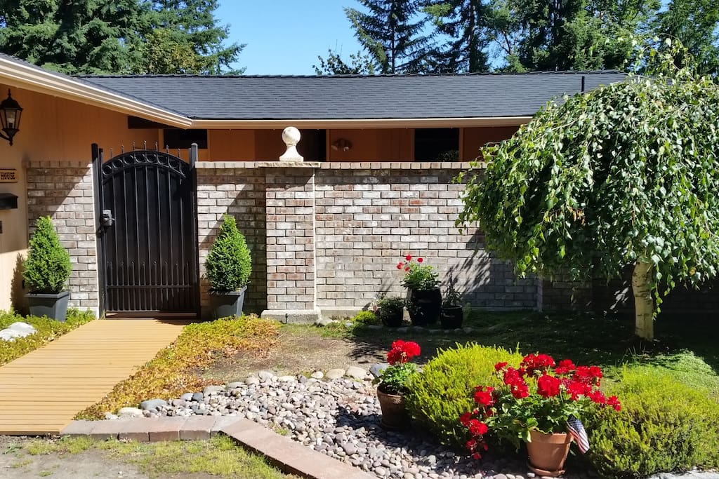 Kirkland Guest House front gated private entrance
