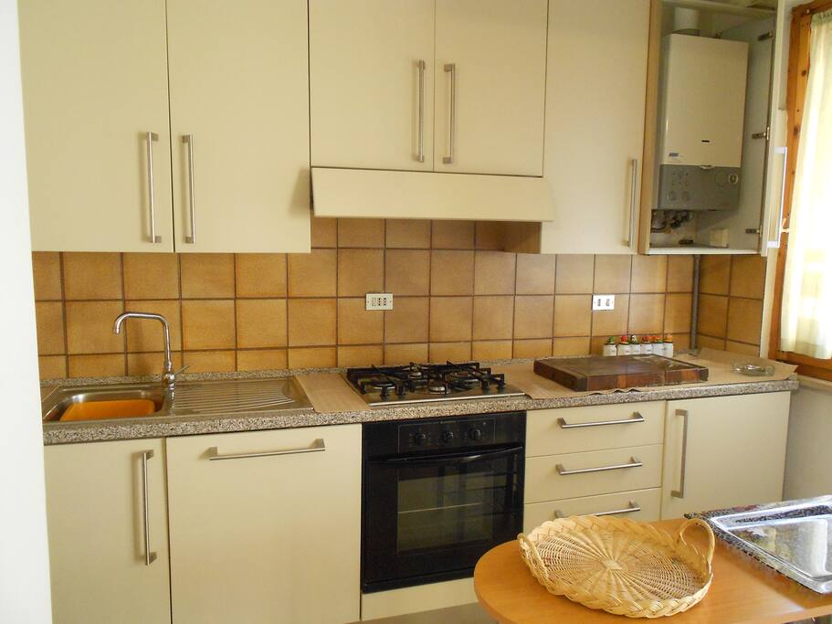 cucina a vista con lavastoviglie