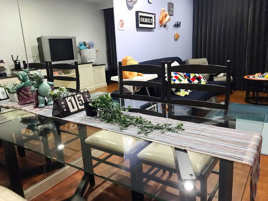 dinner table/餐桌