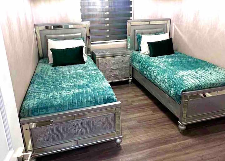 3号卧室
2张单人床