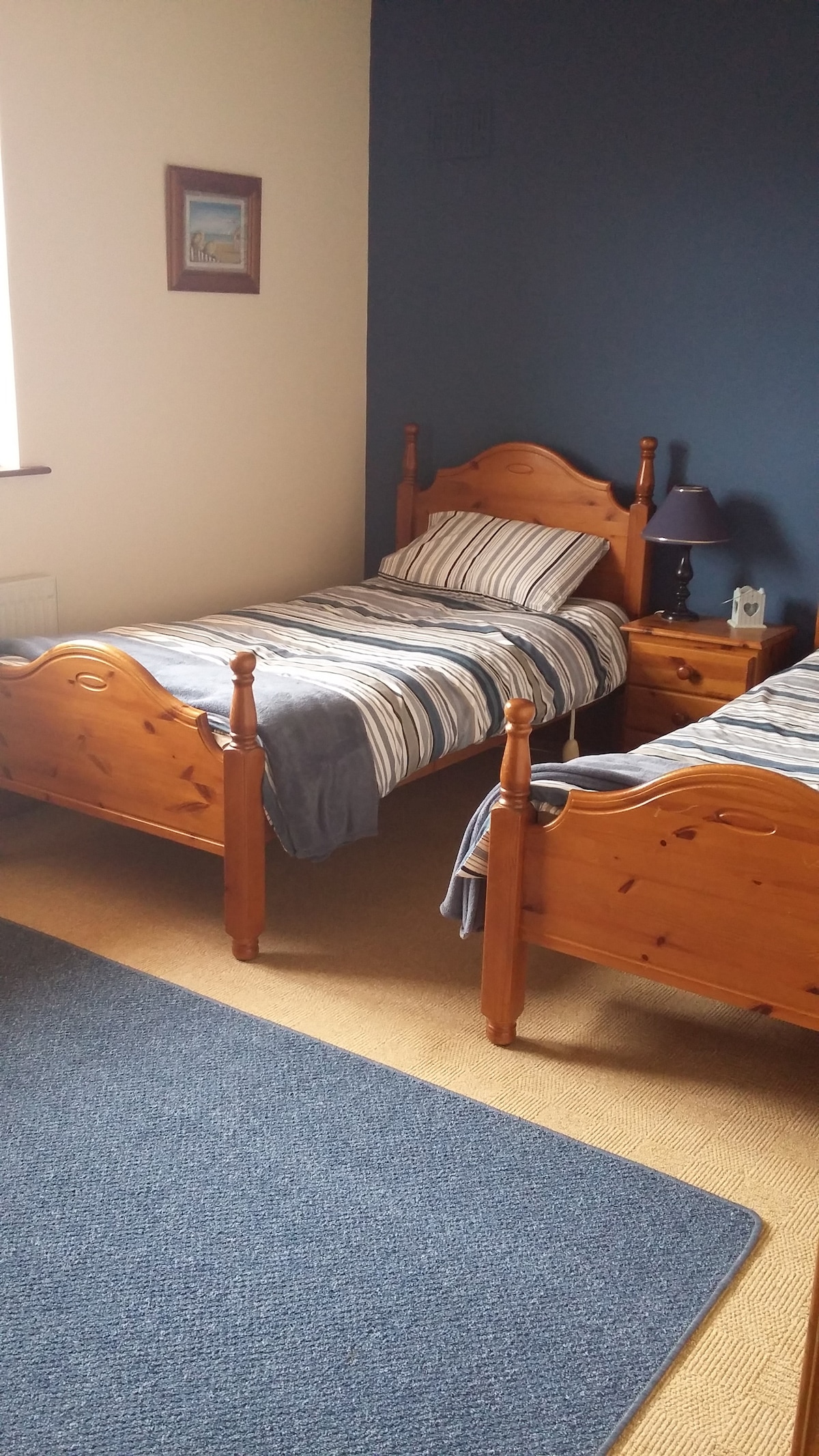 Une chambre pour trois personnes.