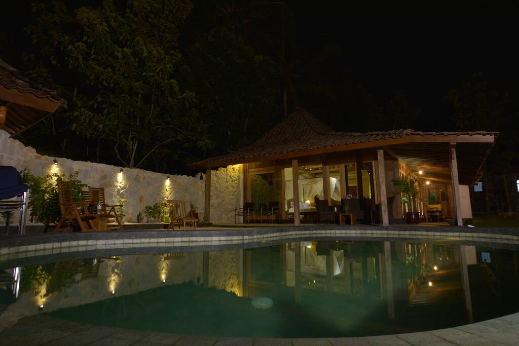 Villa Blue Steps by night 2