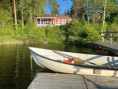 Cozy cabin by the lake