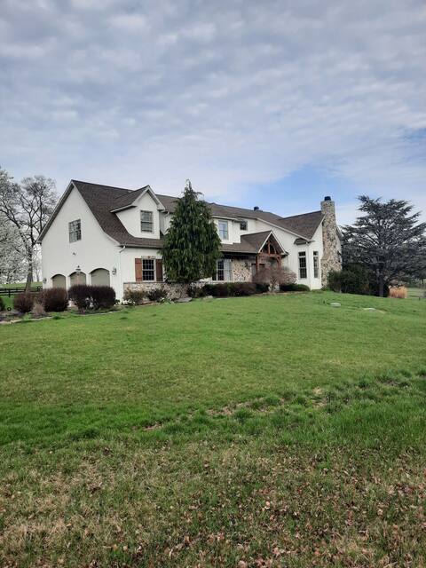 Smoker Family Estate, 5 BDR Home w In- Ground Pool