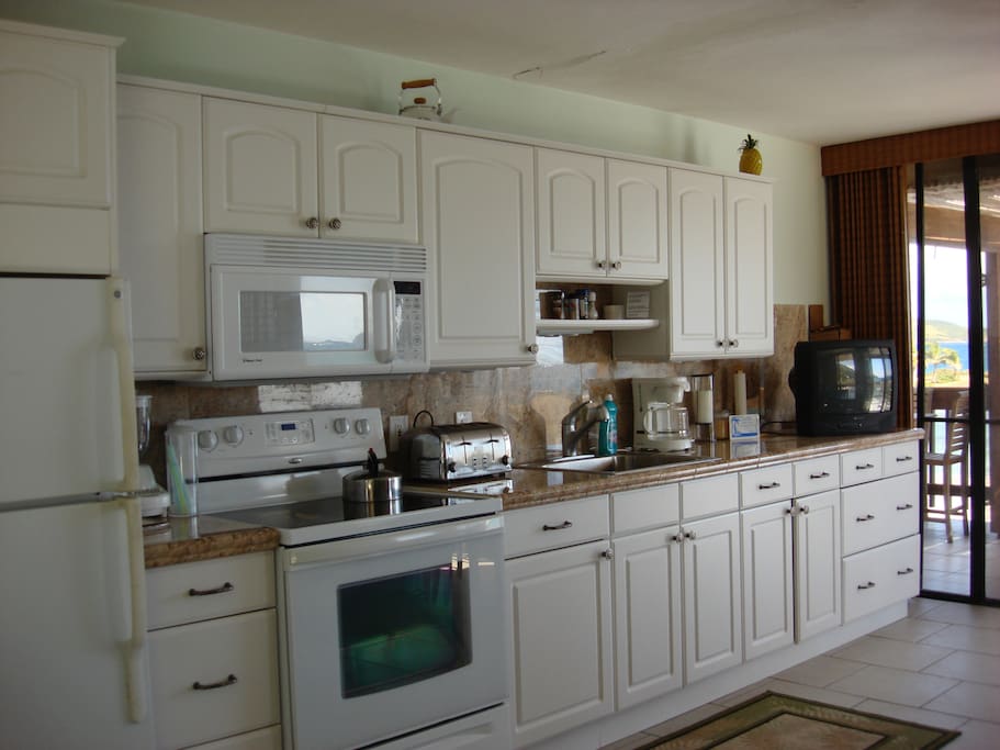 The kitchen has everything you need to meet your culinary needs.