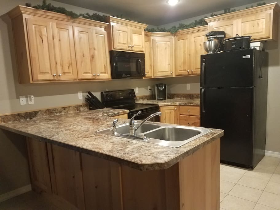 Full Kitchen with free use of the Keurig machine. Fridge, dishwasher, stove/ over and microwave all in working order.