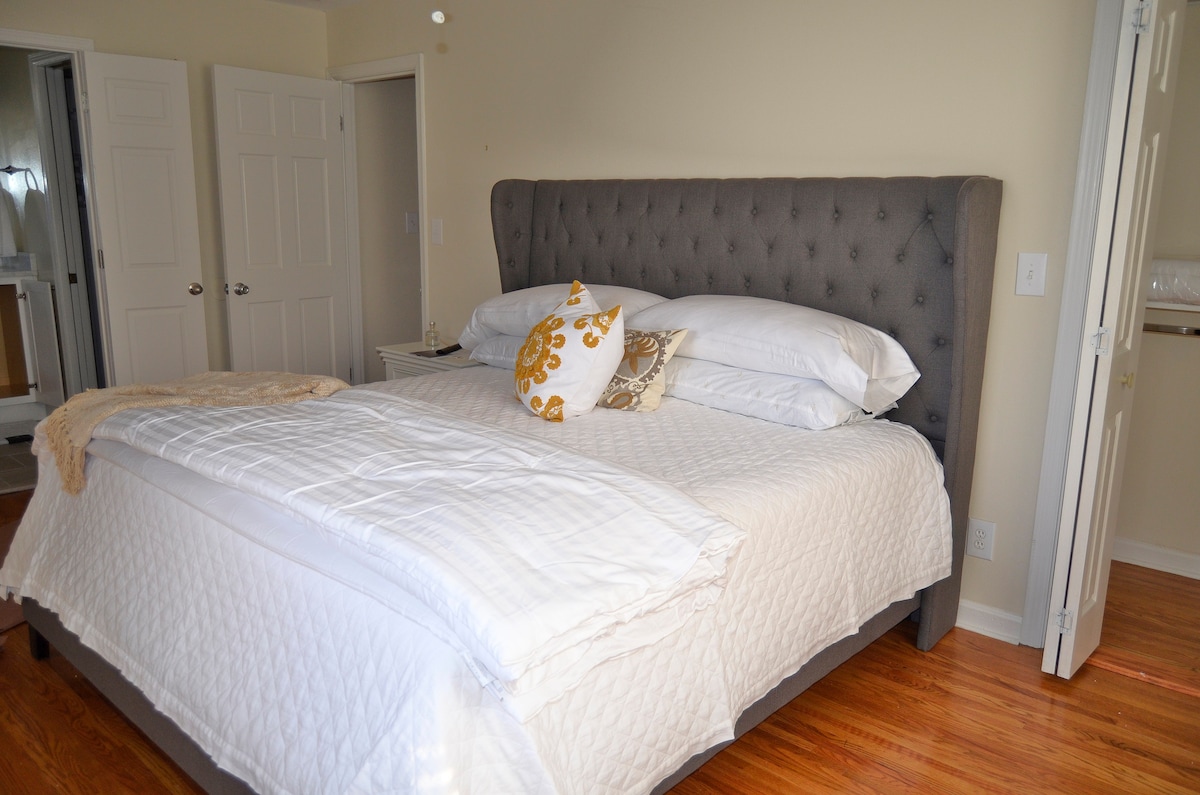 Главна спалня/суперголямо двойно легло