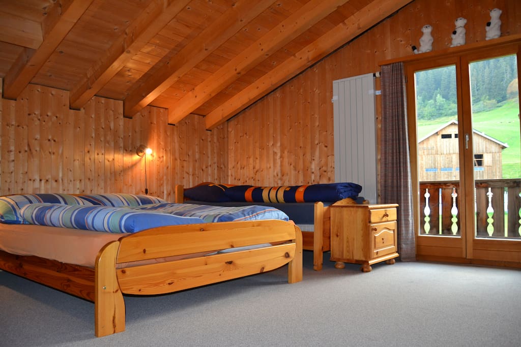 schön grosses Zimmer bis 4 Personen