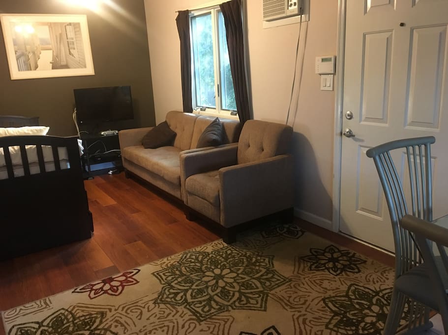 Separate entrance. Trundle bed sleeps 2. Furniture can be reconfigured easily for you and your guests. Own air conditioner/heat and multiple ceiling fans.