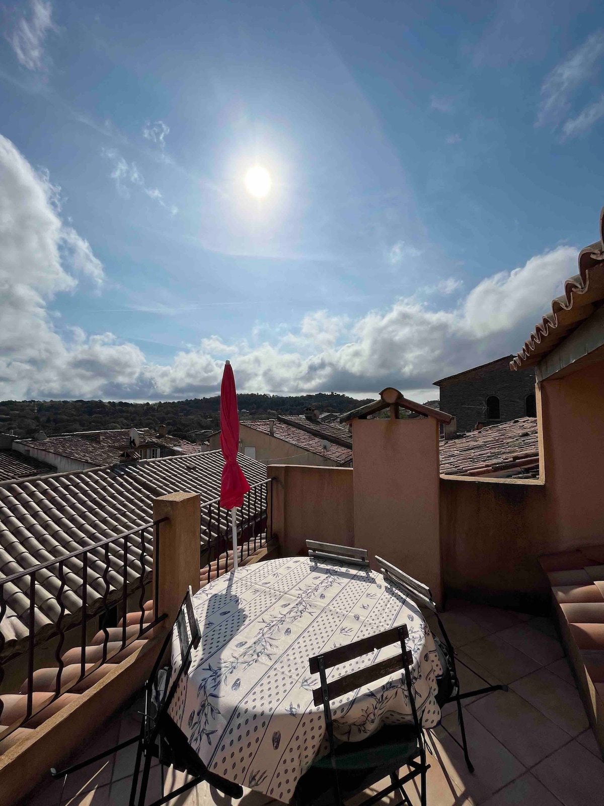 Leistungsstarkes Airbnb: La petite tour - the little tower in La Garde Freinet
