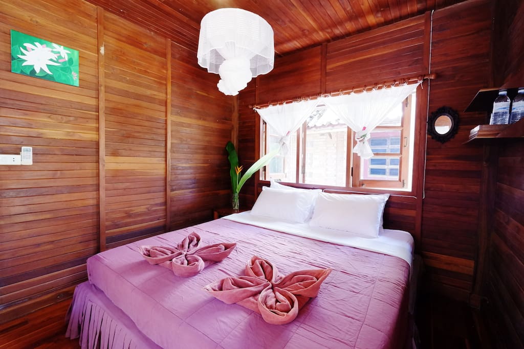 the solid teak wood bungalow. 1 bungalow ,1 kingside bed,1bathroom for 2 people