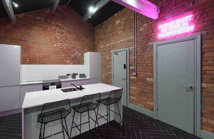 Casa Nomade Penthouse slps 20 people Mcr centre gallery image 3