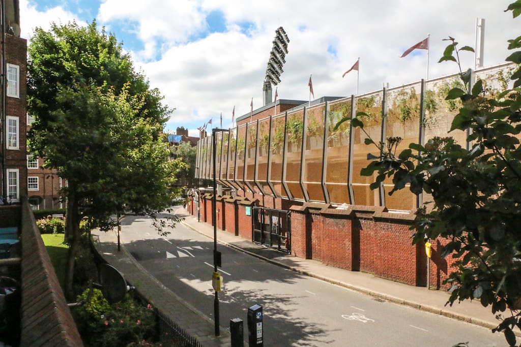 West facing balcony overlooking The Oval Cricket Ground