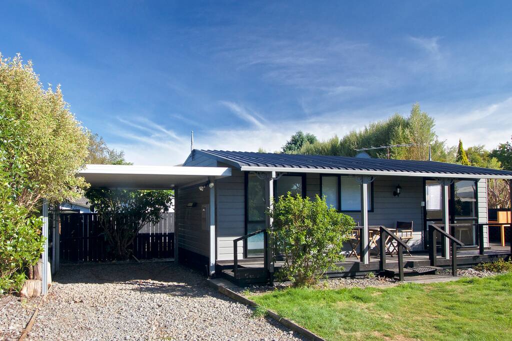 Huge back yard with carport, turning area and space for the truck... and the boat!! :)