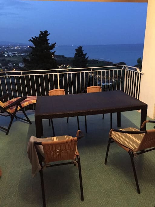 Terrazzo con vista mare