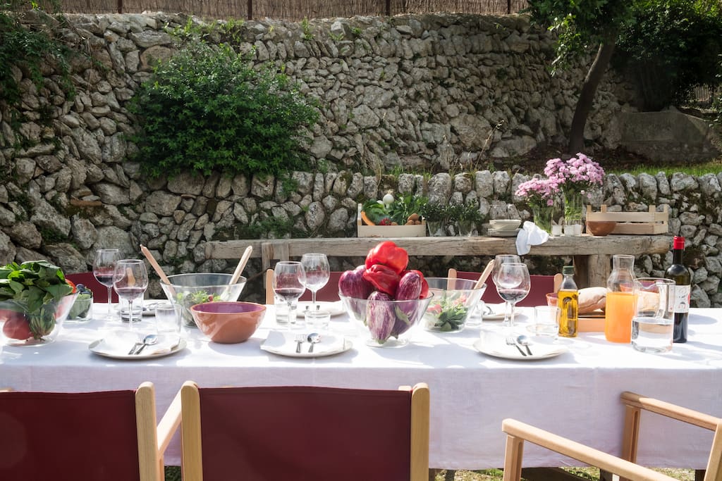 Outside Dinning Table 1 and Space