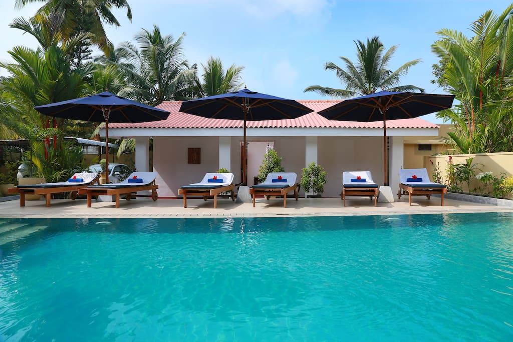 Sky and Sand Guesthouse Pool and White House View