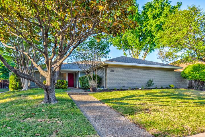 Backyard Heated Pool, Hot Tub and Waterfall gallery image 2