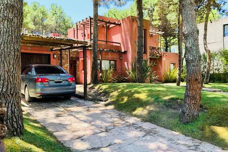 PINAMAR , EXCELENTE CASA EN PLENA ZONA NORTE