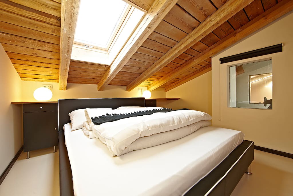 Schlafzimmer 1