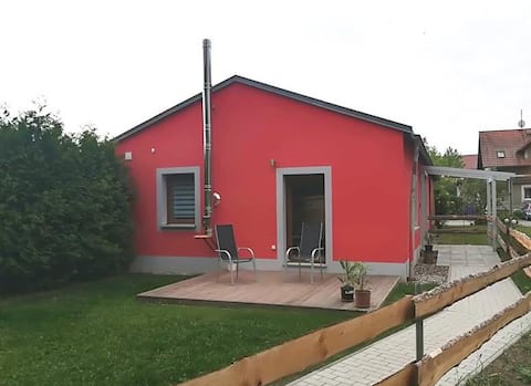 Quiet Accessible Apartment in Pirna with a garden