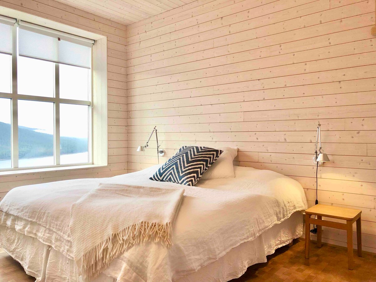 Двоен кревет широк 180 см