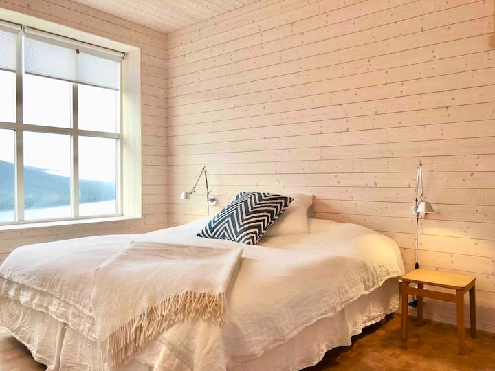 เตียงคู่กว้าง 180 ซม.