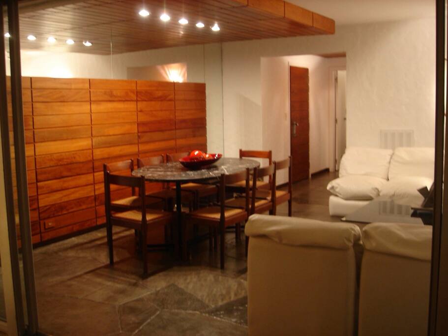 Living comedor, con TV LCD cable y DVD