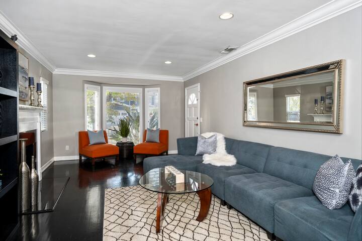 118 Sherman Oaks Family Home gallery image 5