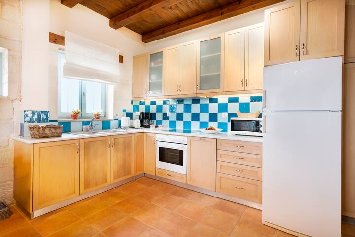 Beachfront villa w/private pool, ping pong and BBQ gallery image 5