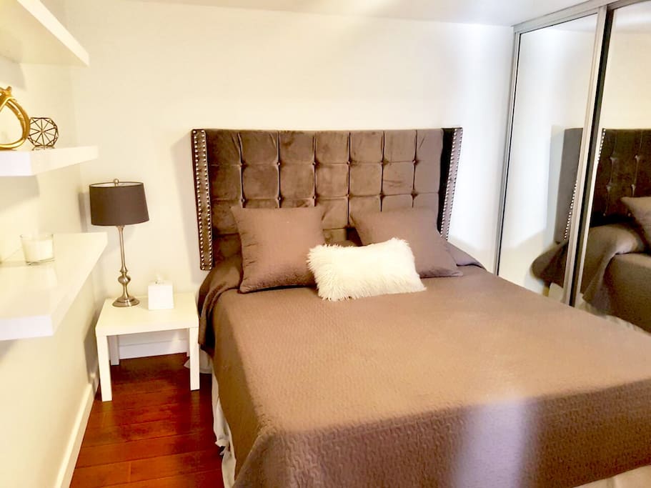 2 Fully equipped bedrooms with linens and pillows.